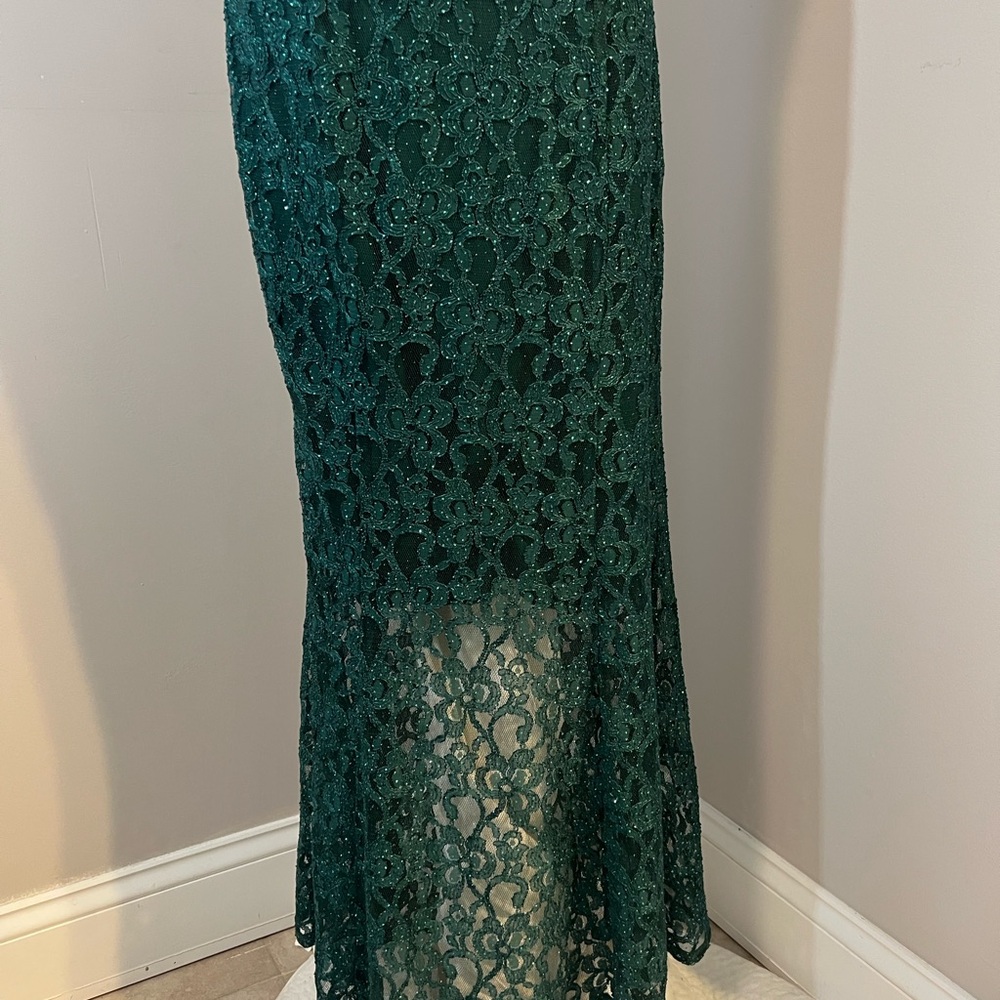 Enfocus Studio Green Plunge Neck Sleeveless Gown - Picture 3 of 14